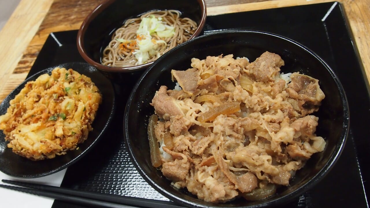 「肉とそば」の牛めしとミニかけそばセット