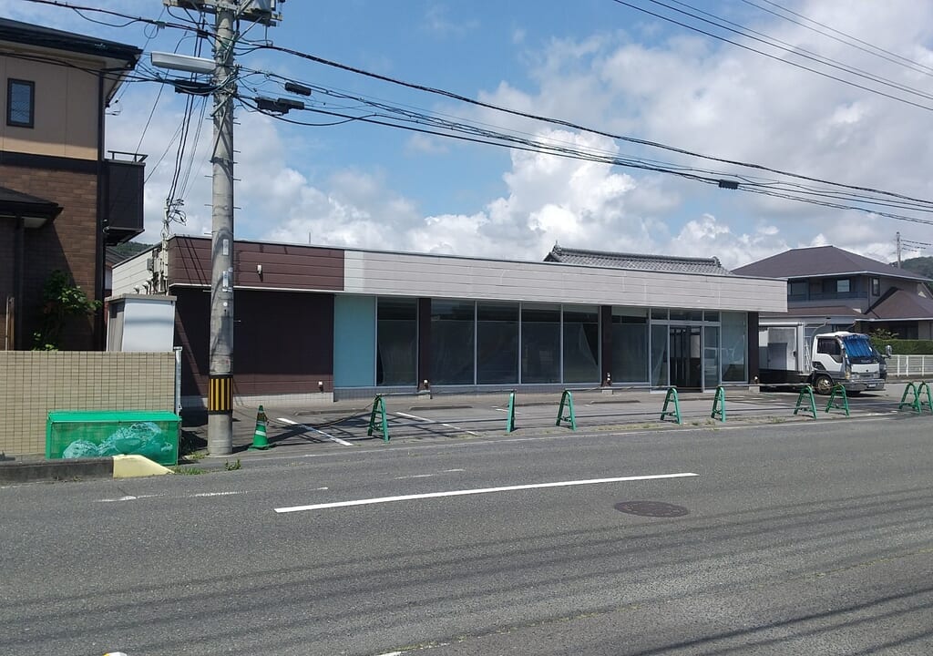 末広町の元コンビニ物件が工事中