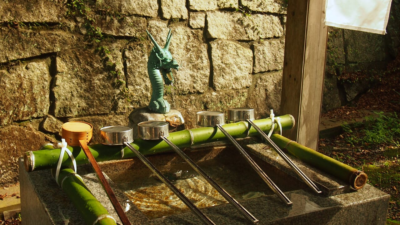 泉神社の手水舎