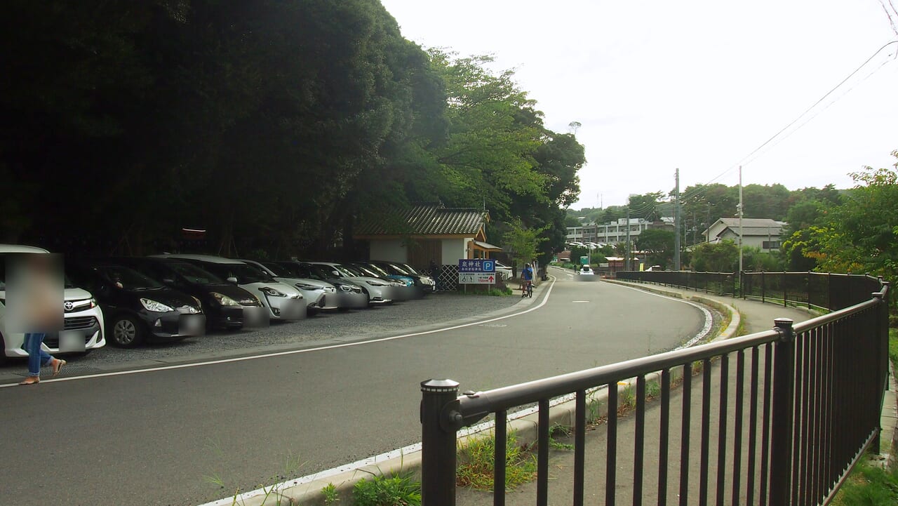 泉神社の駐車場