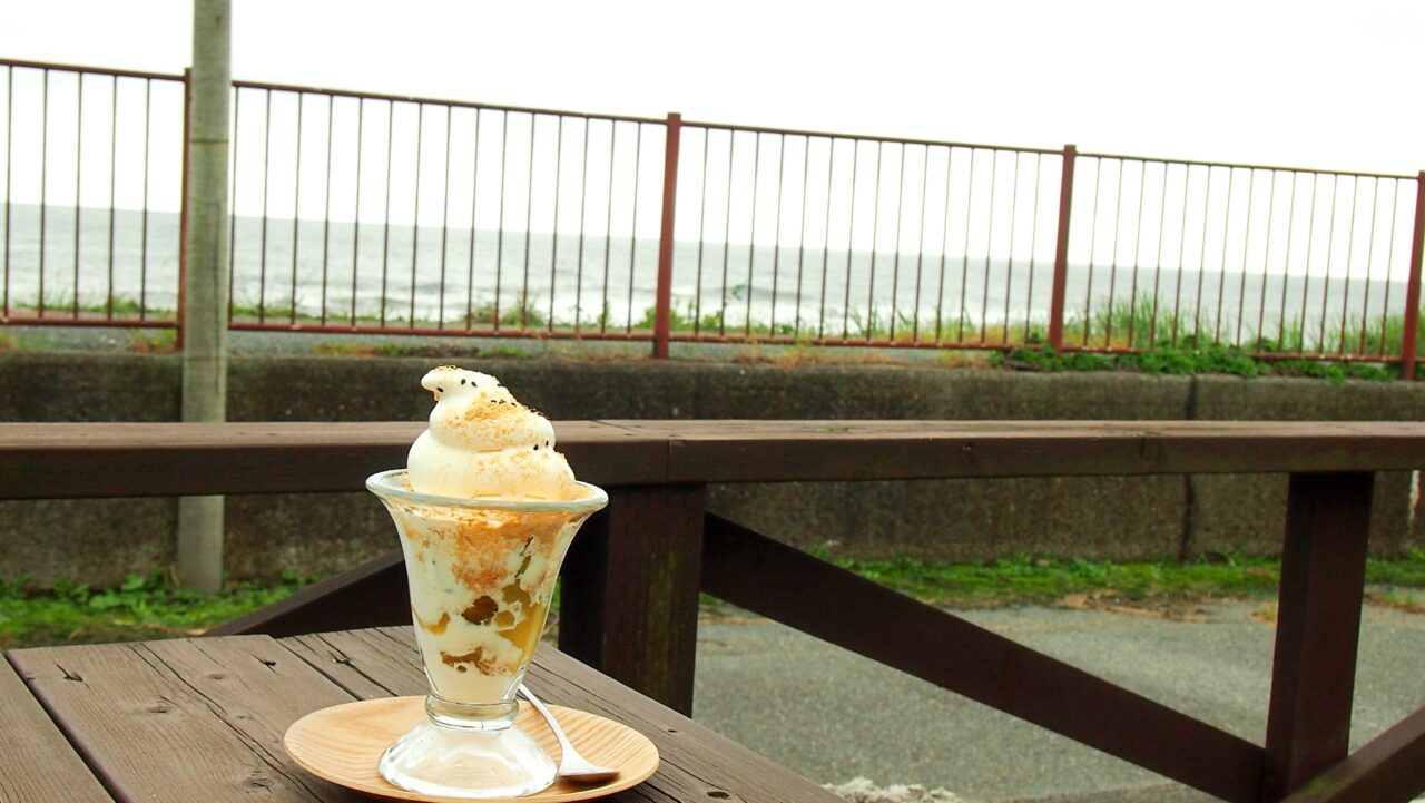 cafe daiyaの焼き芋ソフトパフェ