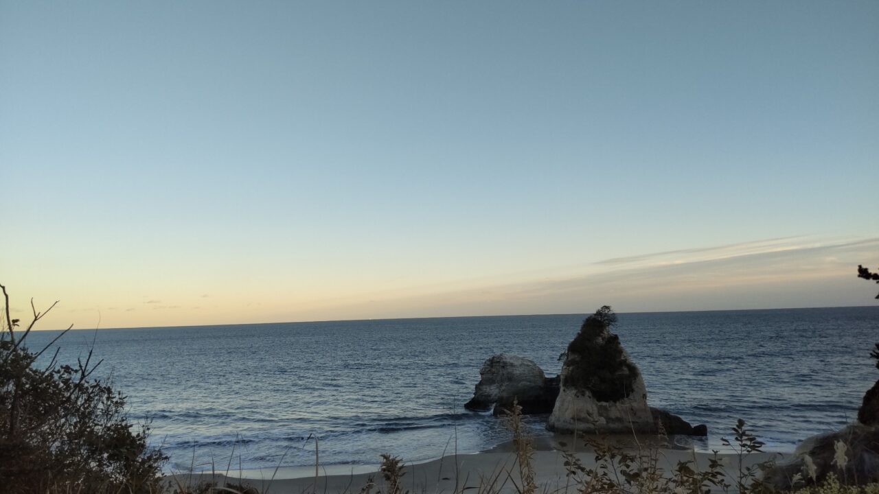 太田尻海岸から見える太平洋とグミ島